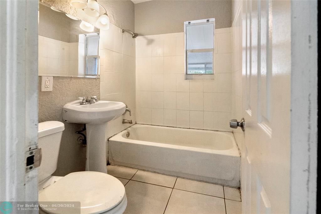 En Venta: $429,900 (3 camas, 1 baños, 1096 Pies cuadrados)