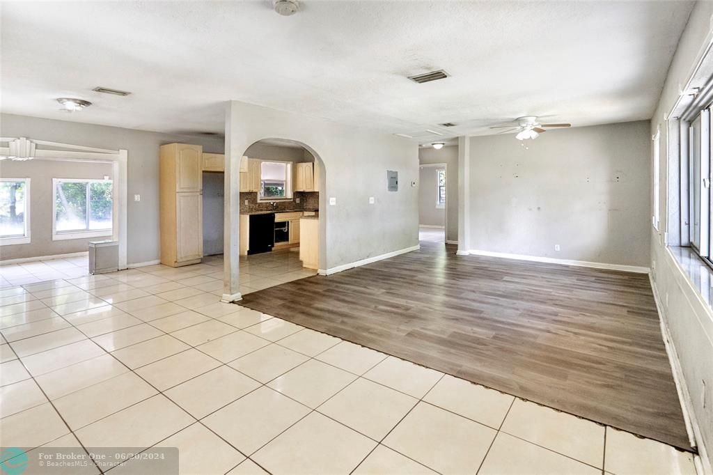 For Sale: $429,900 (3 beds, 1 baths, 1096 Square Feet)