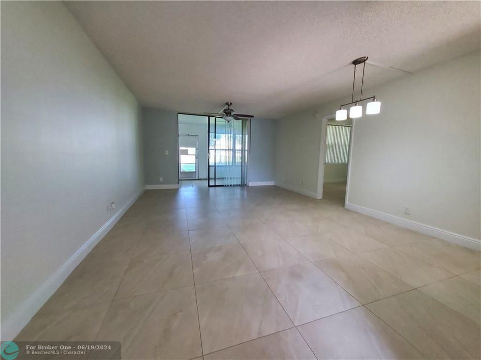 For Rent: $1,975 (2 beds, 2 baths, 1000 Square Feet)