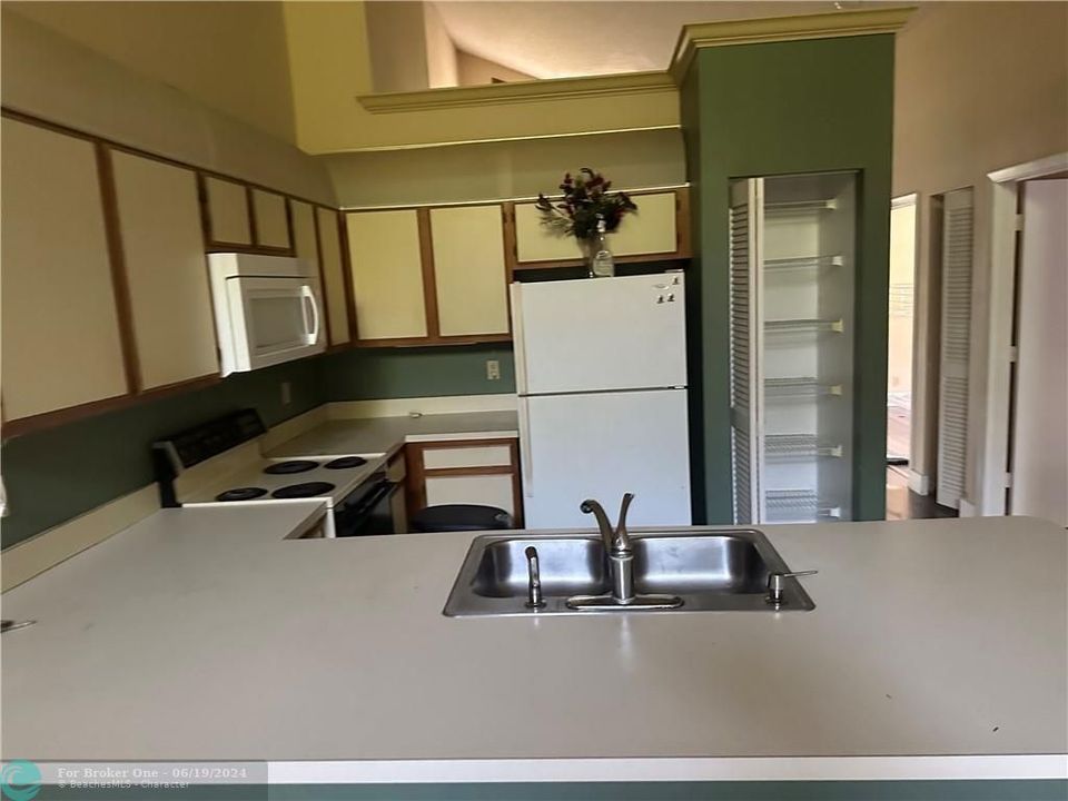 For Rent: $2,900 (3 beds, 2 baths, 1470 Square Feet)
