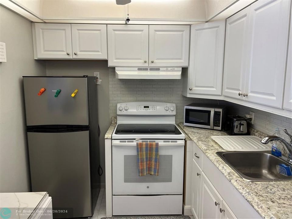 For Rent: $1,600 (1 beds, 1 baths, 589 Square Feet)