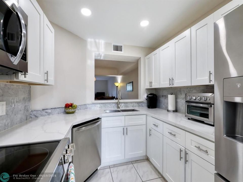For Sale: $258,000 (2 beds, 2 baths, 1160 Square Feet)