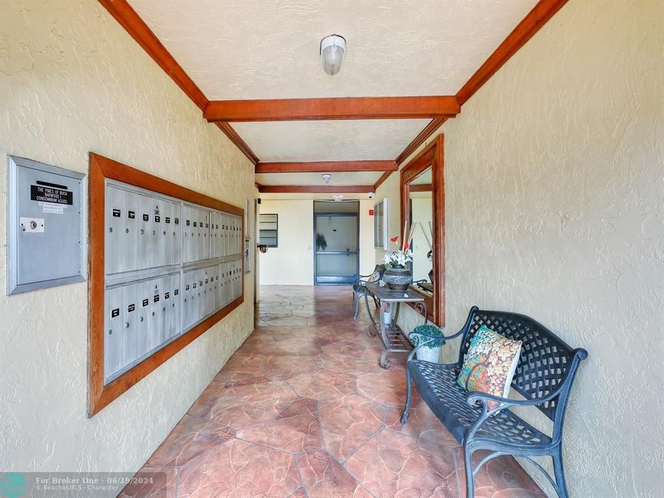 For Sale: $258,000 (2 beds, 2 baths, 1160 Square Feet)