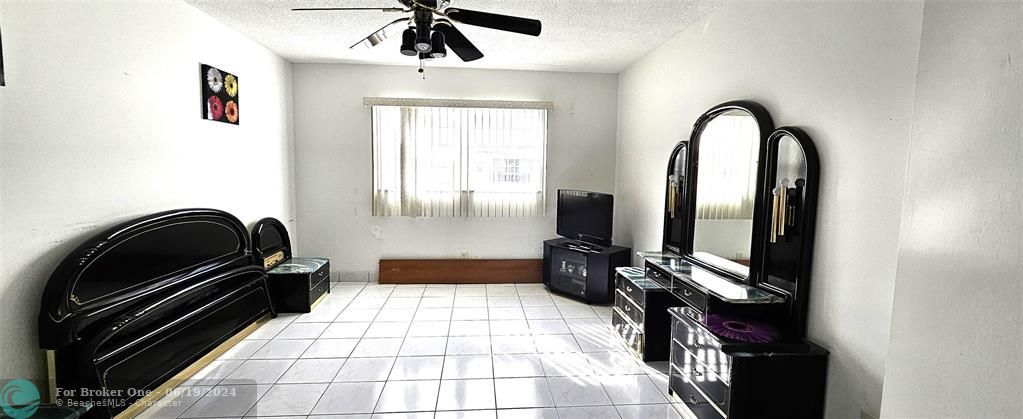 For Sale: $225,000 (1 beds, 1 baths, 730 Square Feet)