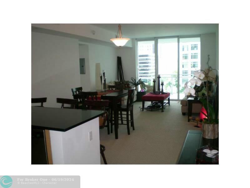 For Rent: $3,000 (1 beds, 1 baths, 774 Square Feet)
