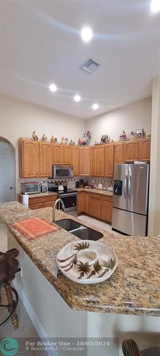 For Sale: $599,000 (3 beds, 2 baths, 3015 Square Feet)