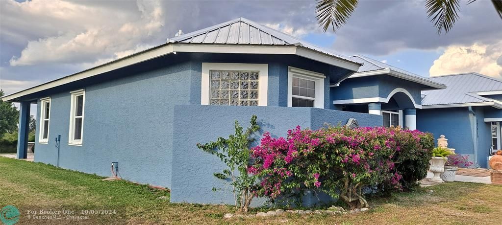 En Venta: $599,000 (3 camas, 2 baños, 3015 Pies cuadrados)