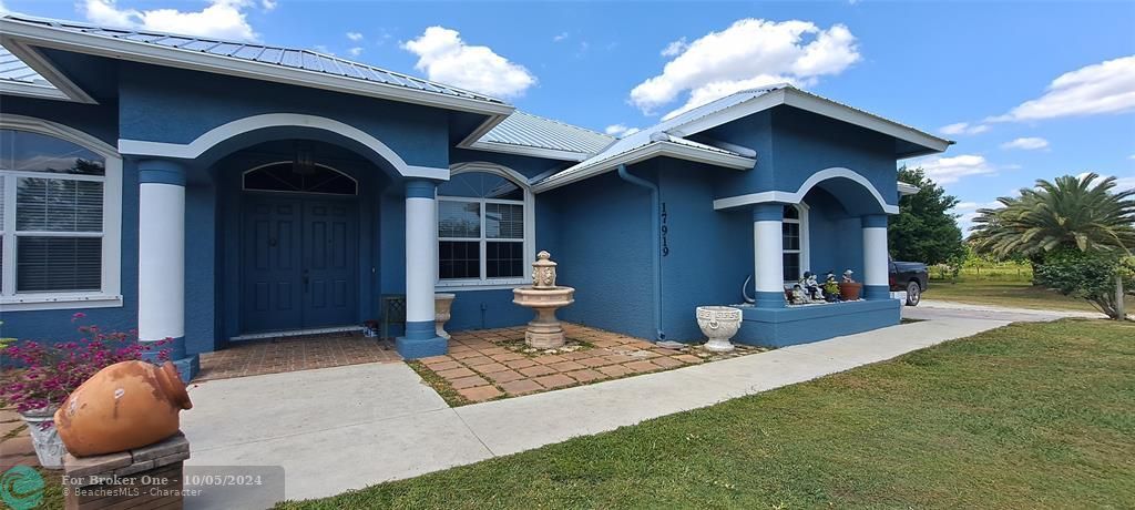 En Venta: $599,000 (3 camas, 2 baños, 3015 Pies cuadrados)