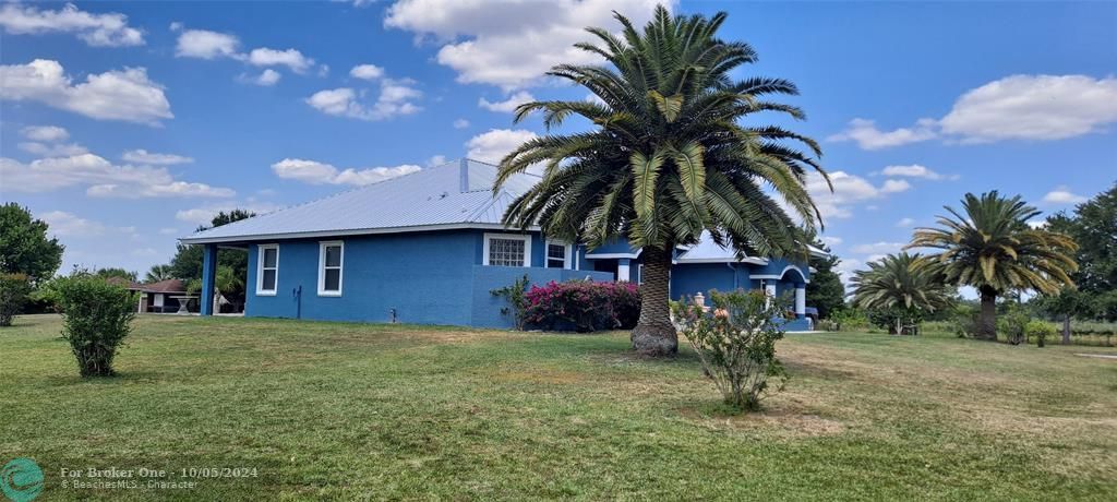 For Sale: $599,000 (3 beds, 2 baths, 3015 Square Feet)