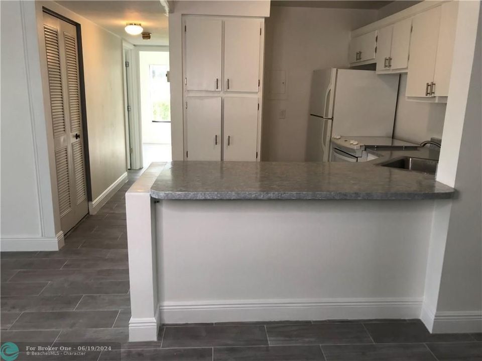 For Sale: $199,999 (2 beds, 2 baths, 1064 Square Feet)