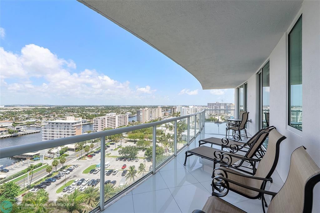 Active With Contract: $2,750,000 (3 beds, 3 baths, 2726 Square Feet)