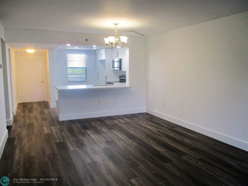 For Sale: $189,900 (2 beds, 2 baths, 1260 Square Feet)