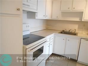 For Rent: $1,600 (1 beds, 1 baths, 780 Square Feet)