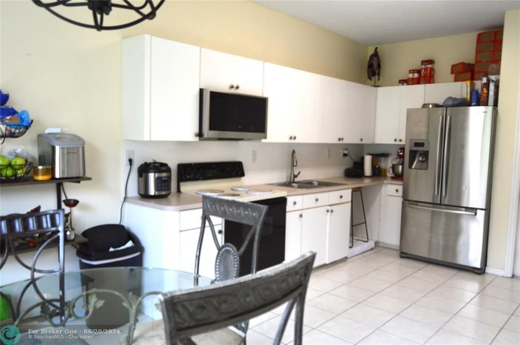 For Sale: $499,000 (3 beds, 2 baths, 1693 Square Feet)