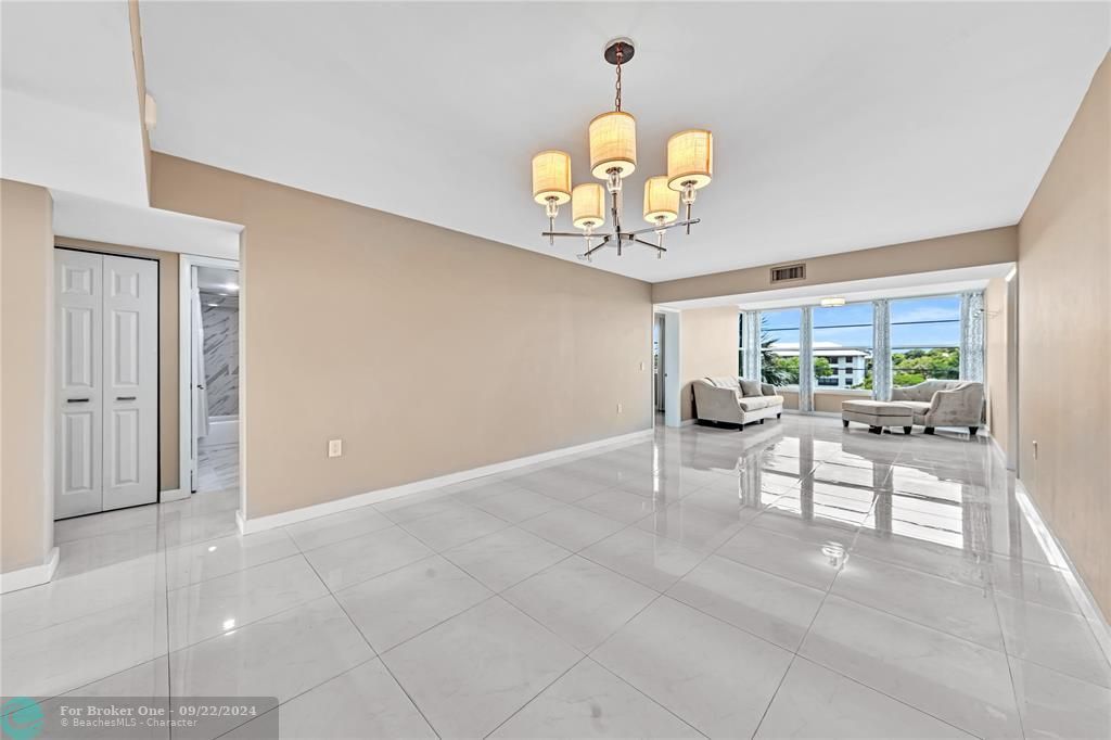 For Sale: $379,000 (2 beds, 2 baths, 1385 Square Feet)