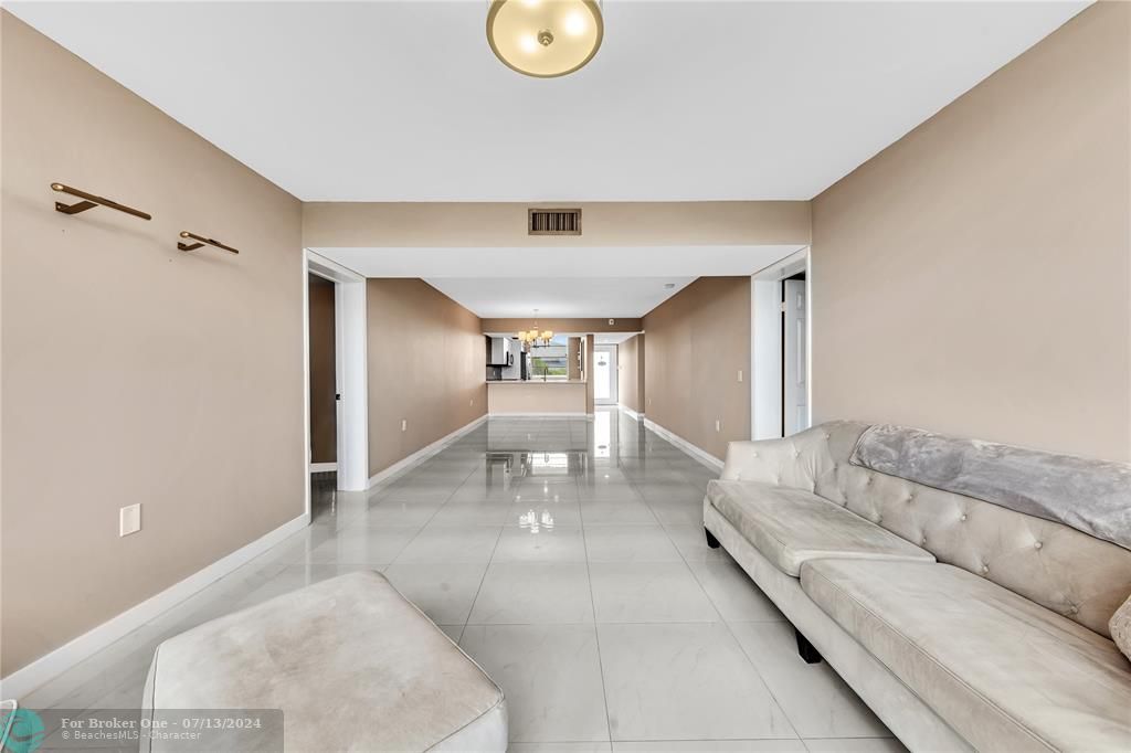 For Sale: $379,000 (2 beds, 2 baths, 1385 Square Feet)