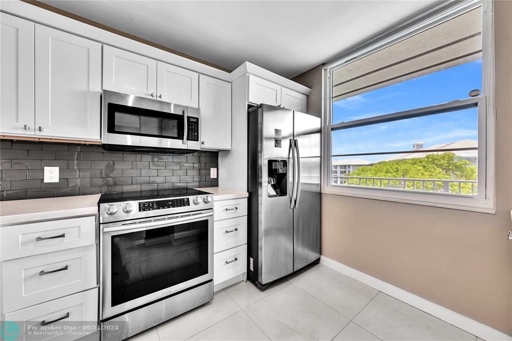 For Sale: $369,000 (2 beds, 2 baths, 1385 Square Feet)