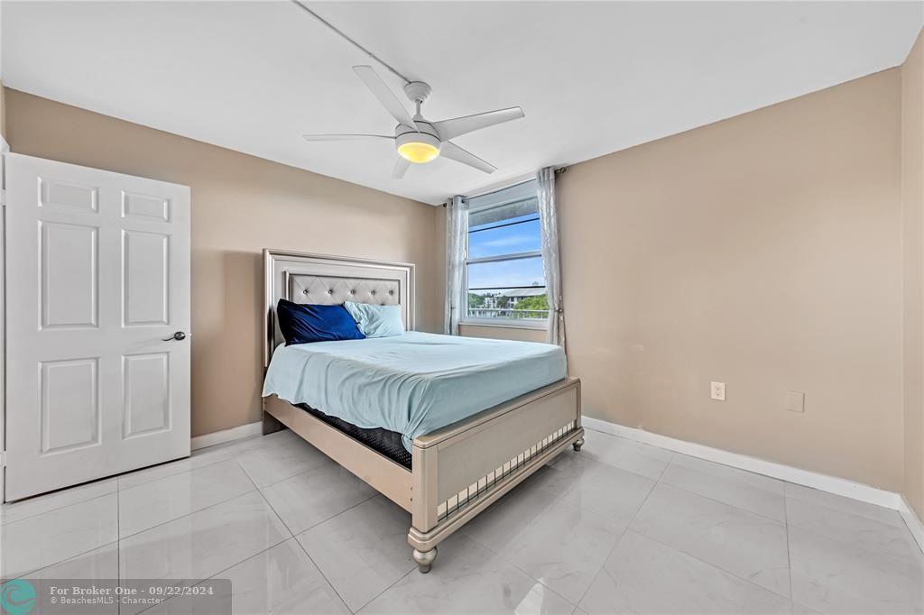 For Sale: $369,000 (2 beds, 2 baths, 1385 Square Feet)