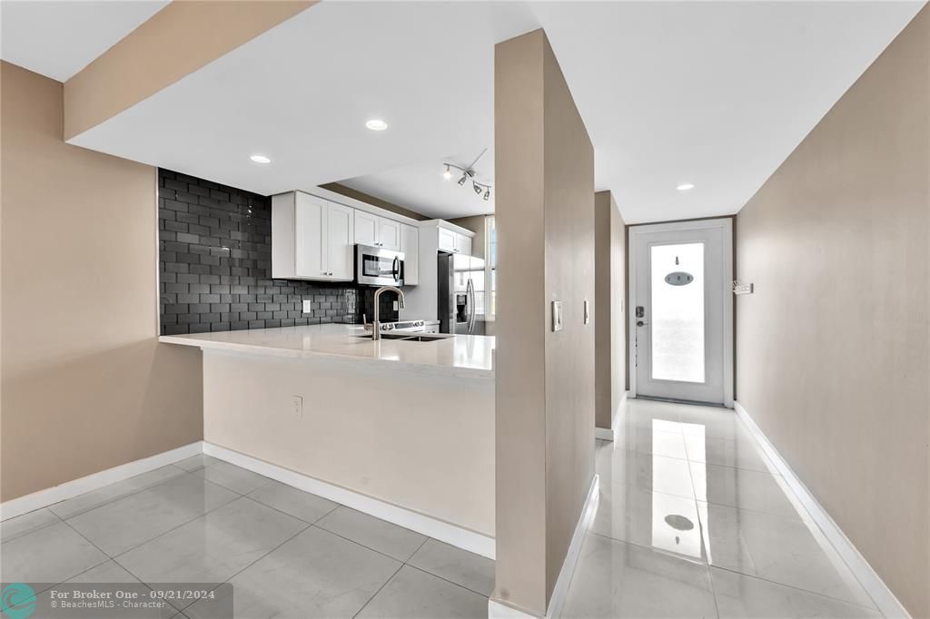 For Sale: $379,000 (2 beds, 2 baths, 1385 Square Feet)