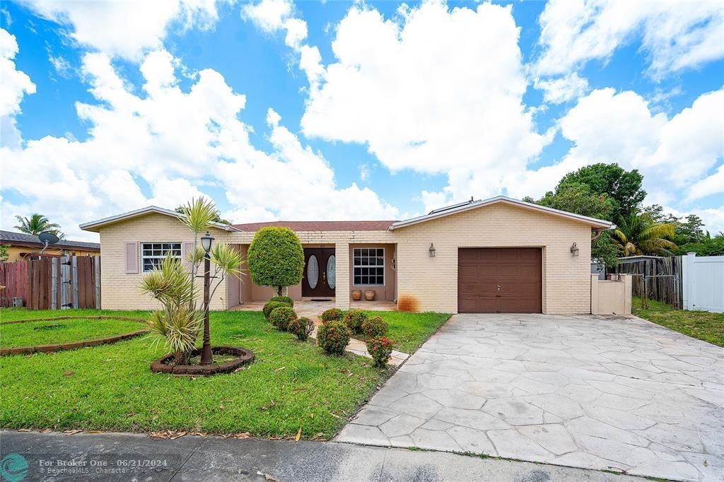Recently Sold: $499,999 (3 beds, 2 baths, 1755 Square Feet)