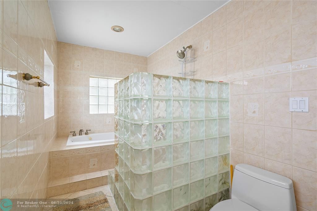 合同活跃: $499,999 (3 贝兹, 2 浴室, 1755 平方英尺)