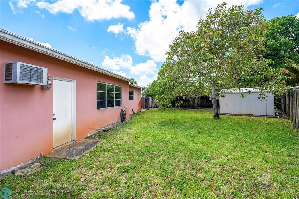 For Sale: $499,999 (3 beds, 2 baths, 1755 Square Feet)