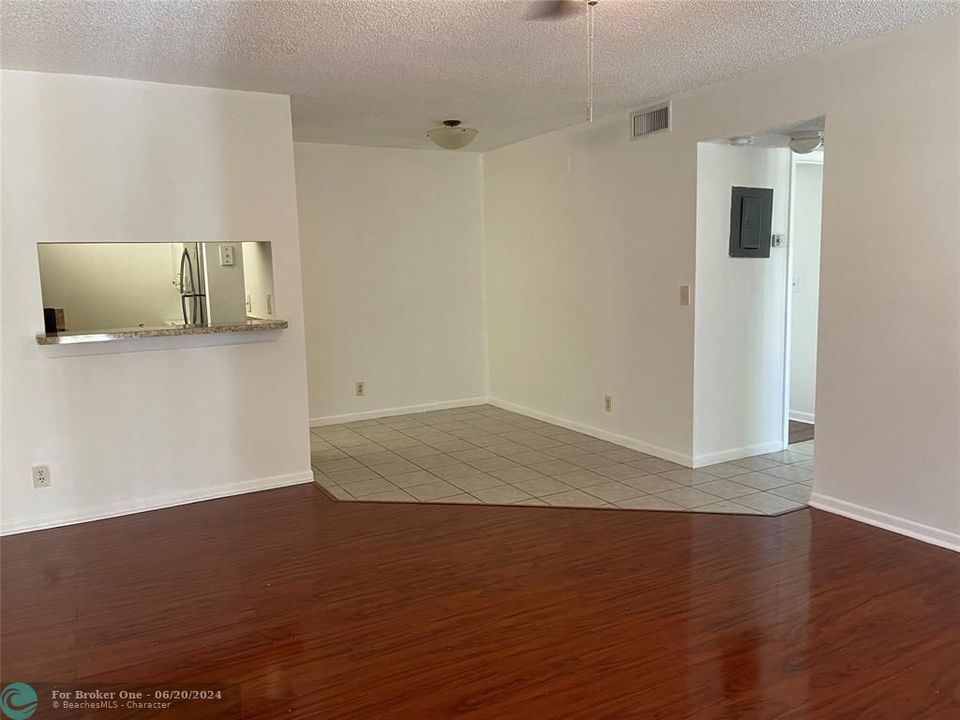For Sale: $229,900 (2 beds, 2 baths, 768 Square Feet)