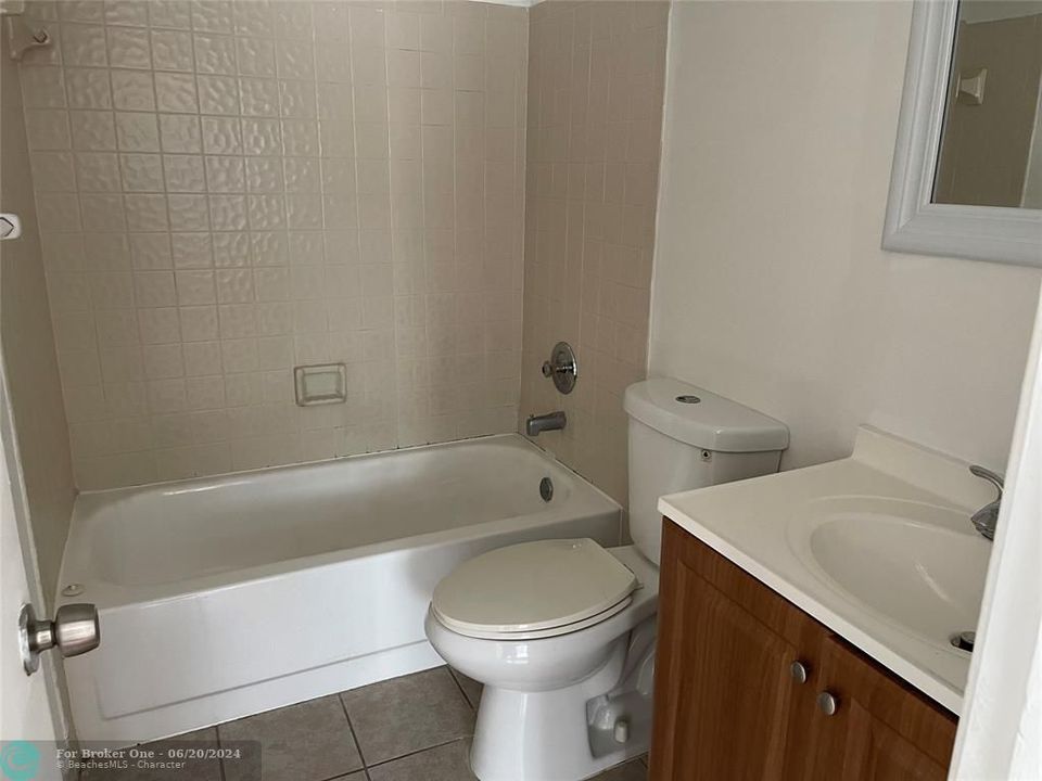 For Sale: $229,900 (2 beds, 2 baths, 768 Square Feet)