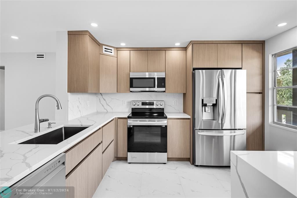 For Sale: $289,000 (2 beds, 2 baths, 1162 Square Feet)