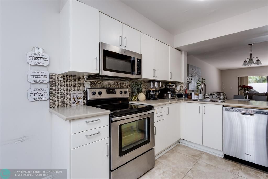 For Sale: $695,500 (3 beds, 2 baths, 1723 Square Feet)