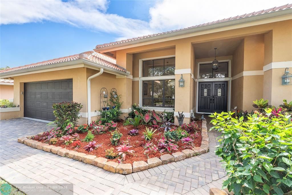 For Sale: $875,000 (4 beds, 3 baths, 2705 Square Feet)