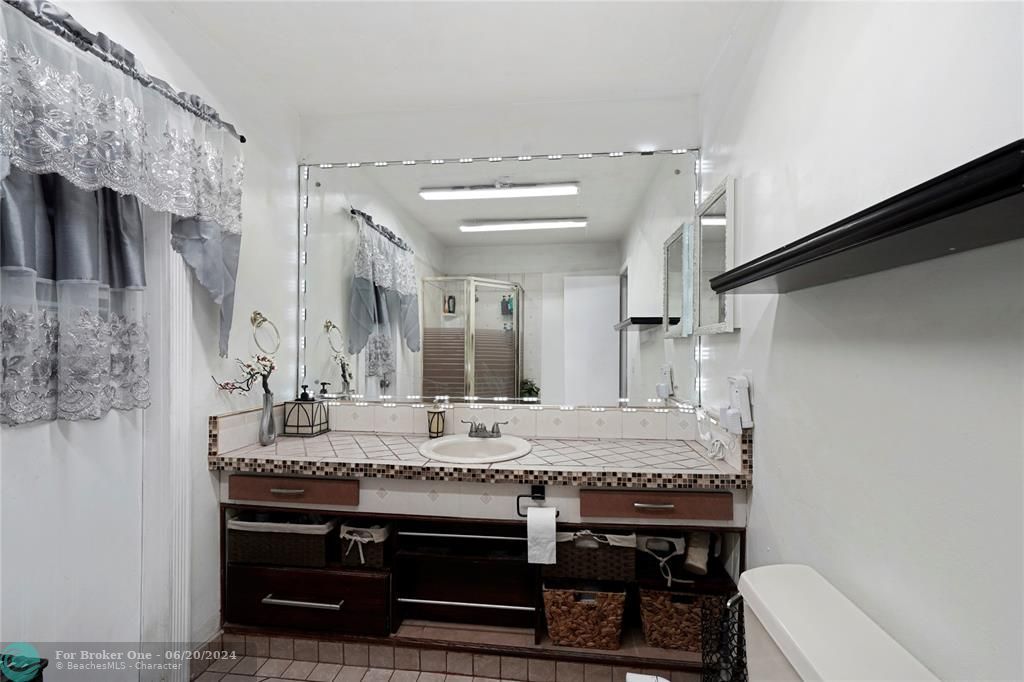 待售: $635,000 (3 贝兹, 2 浴室, 1987 平方英尺)