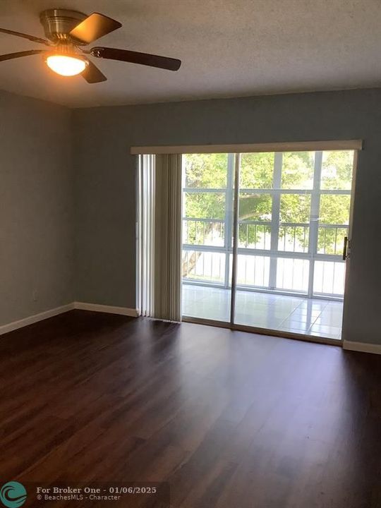 Active With Contract: $90,000 (1 beds, 1 baths, 760 Square Feet)