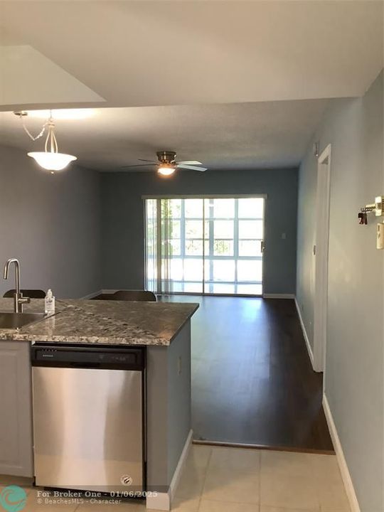 Active With Contract: $90,000 (1 beds, 1 baths, 760 Square Feet)