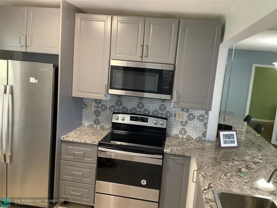 Active With Contract: $90,000 (1 beds, 1 baths, 760 Square Feet)