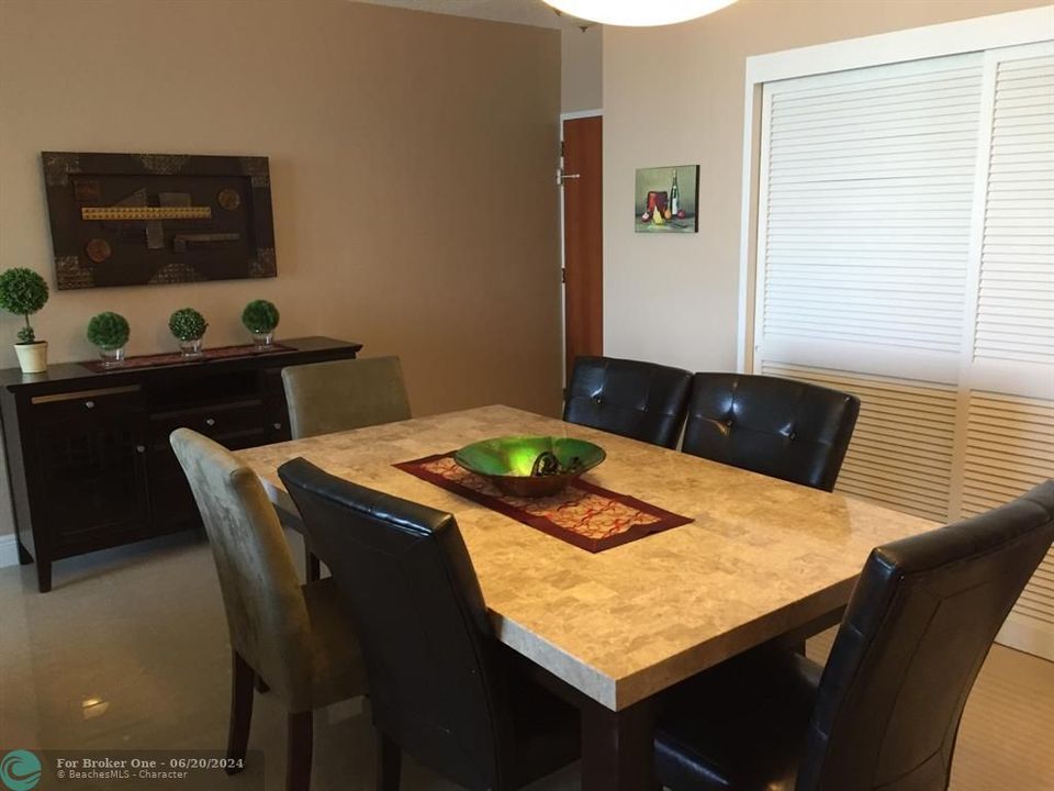 For Rent: $2,500 (1 beds, 1 baths, 812 Square Feet)