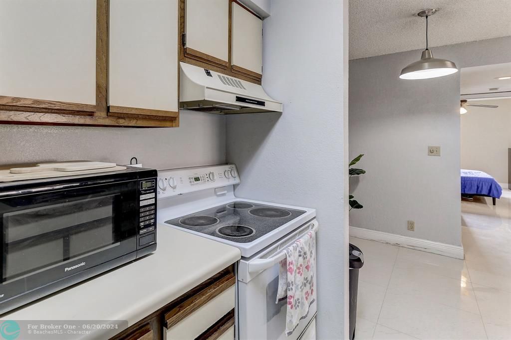 For Sale: $274,990 (2 beds, 2 baths, 1100 Square Feet)