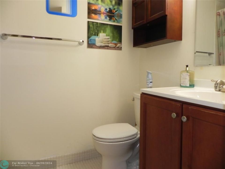For Rent: $1,850 (1 beds, 2 baths, 945 Square Feet)