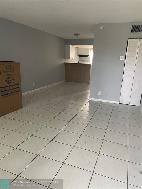 For Rent: $1,425 (1 beds, 1 baths, 500 Square Feet)