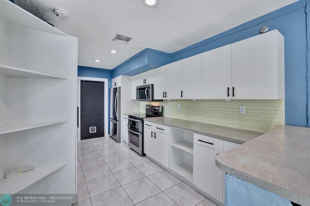 For Sale: $575,000 (3 beds, 2 baths, 1508 Square Feet)