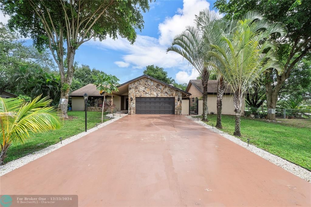 For Sale: $1,000,000 (4 beds, 3 baths, 2782 Square Feet)