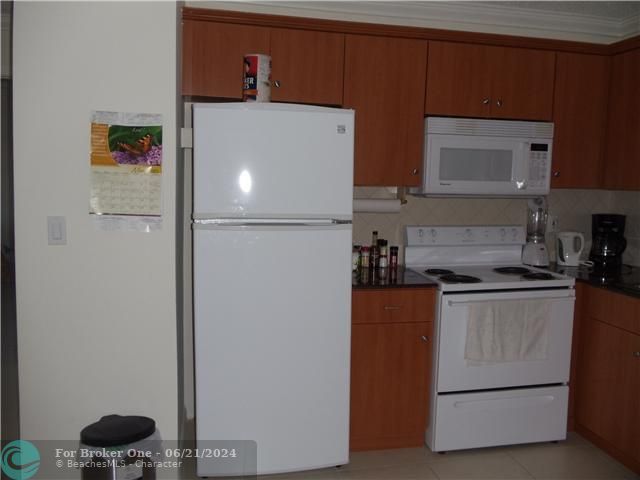 For Rent: $2,350 (2 beds, 2 baths, 1000 Square Feet)