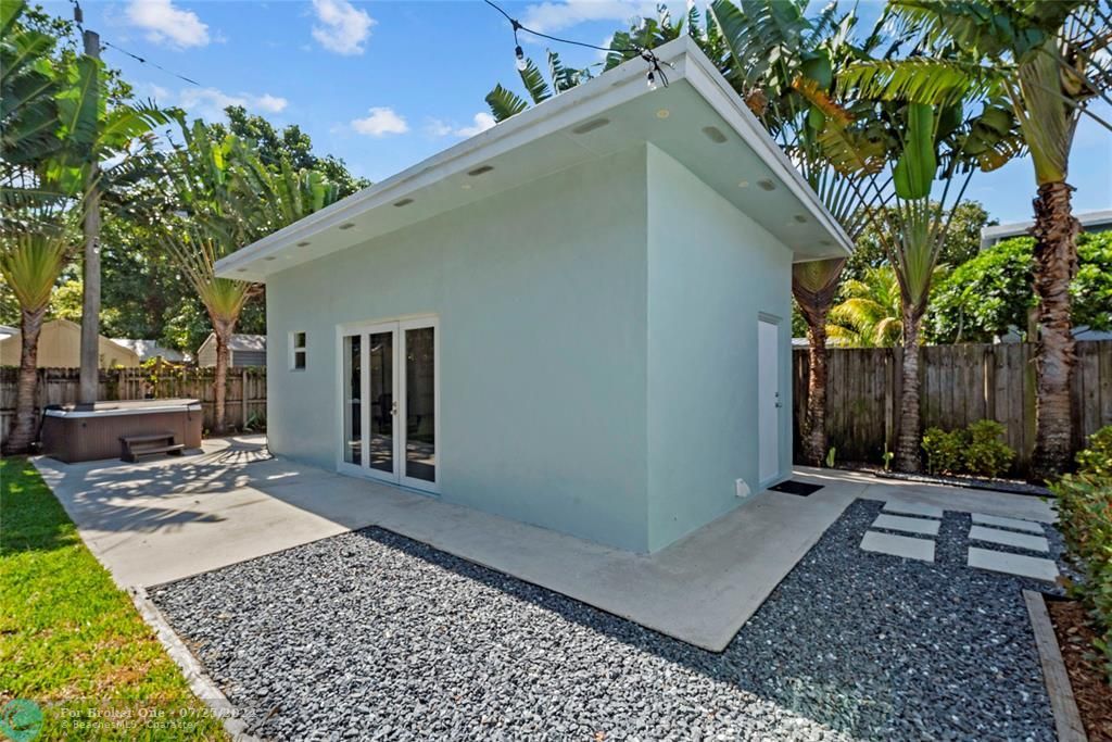 For Sale: $759,000 (3 beds, 2 baths, 1416 Square Feet)