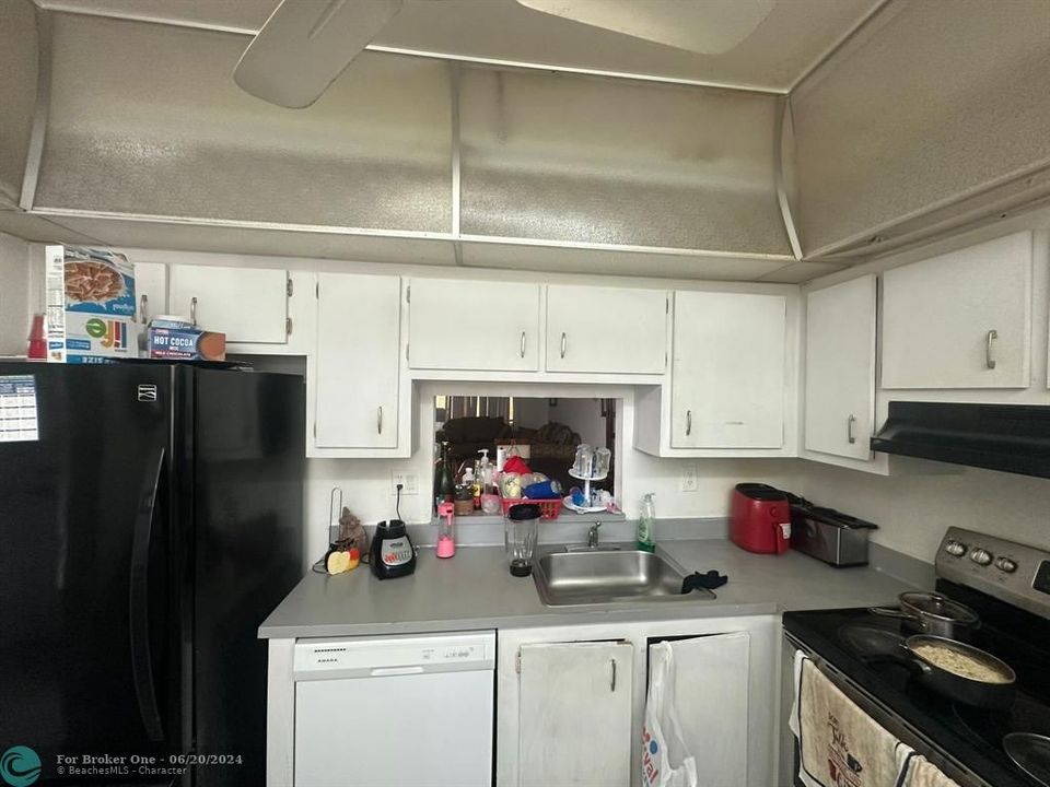 For Sale: $182,000 (2 beds, 2 baths, 1000 Square Feet)