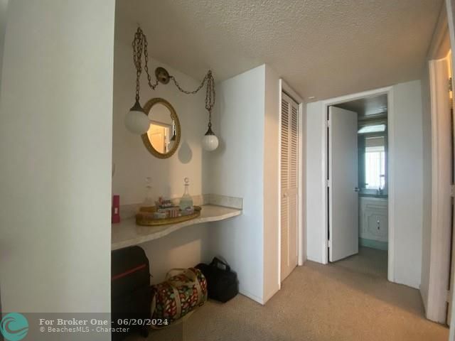 For Sale: $164,500 (1 beds, 1 baths, 960 Square Feet)