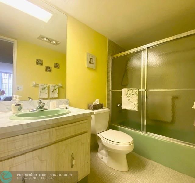 待售: $164,500 (1 贝兹, 1 浴室, 960 平方英尺)