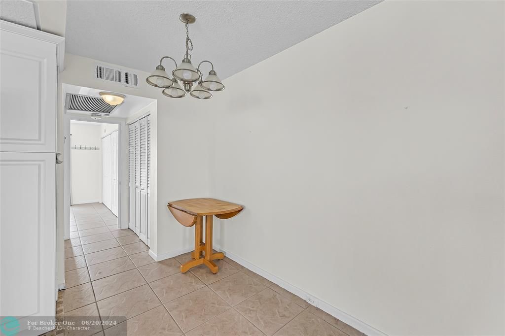 For Sale: $149,000 (1 beds, 1 baths, 703 Square Feet)