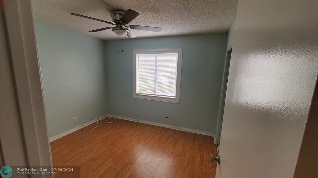 For Rent: $1,950 (2 beds, 2 baths, 930 Square Feet)