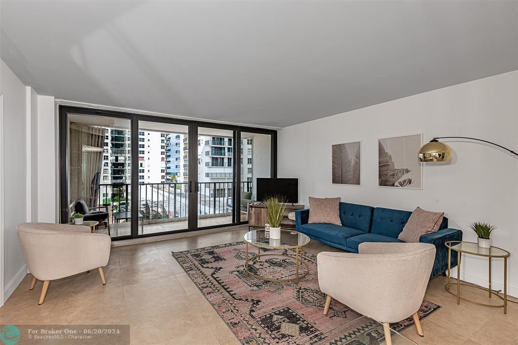 For Sale: $459,000 (2 beds, 2 baths, 1290 Square Feet)