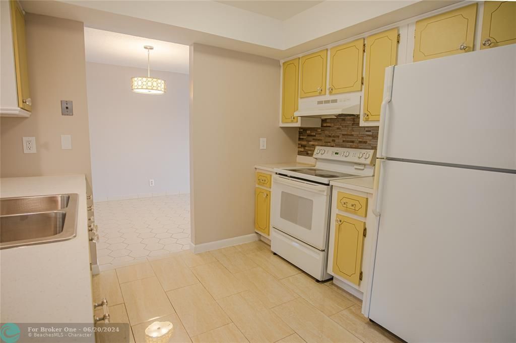 For Rent: $2,395 (2 beds, 2 baths, 1257 Square Feet)